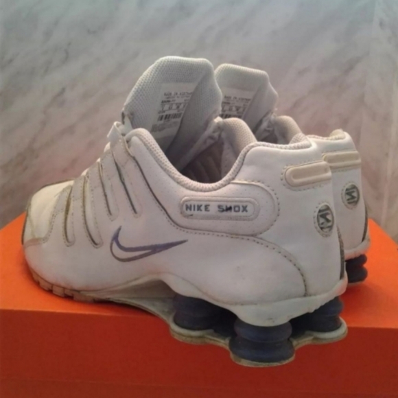 Nike Shox Running Shoe 325200-111 Women Size US 8 sneakers R4 - Picture 3 of 6